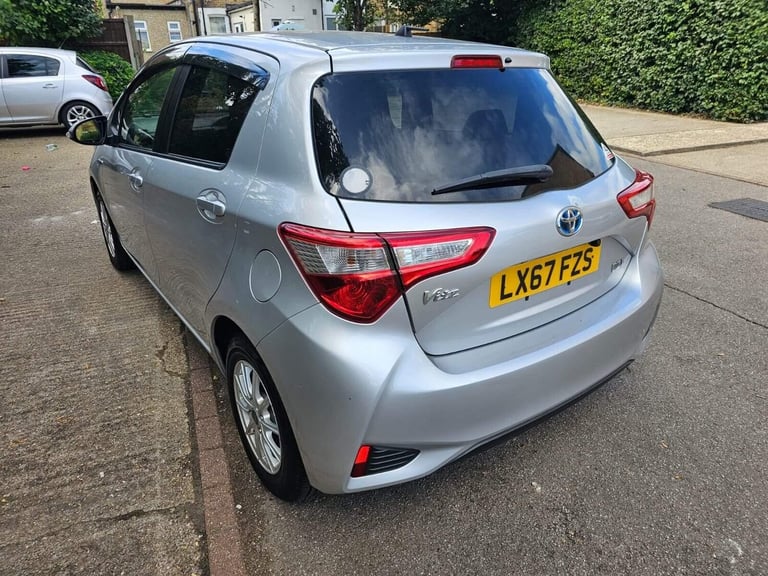 2018 Toyota Yaris 1.5 VVT-h Icon Tech E-CVT Euro 6 (s/s) 5dr Hatchback HYBRID ELECTRIC Automatic