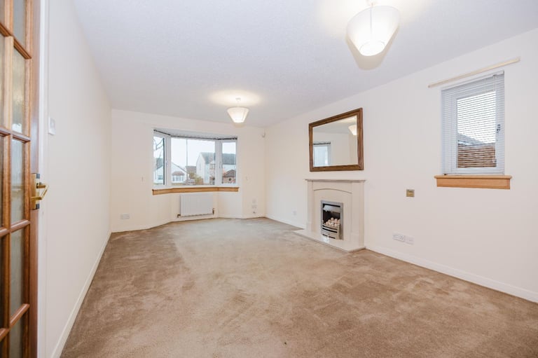 Very desirable, 3 bedroom, detached bungalow with garage, garden and driveway, in Gilmerton