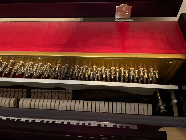 Evestaff Piano (Mahogany)