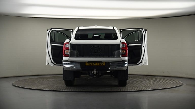 2024 Toyota Hilux 2.8 D-4D Invincible Pickup Double Cab 4dr Diesel Auto 4WD Euro 6 (s/s) (204 Pic...