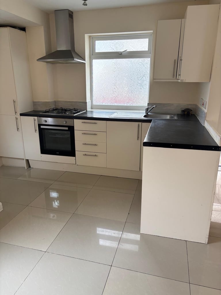Ground Floor One Bedroom Flat Parking & Garden