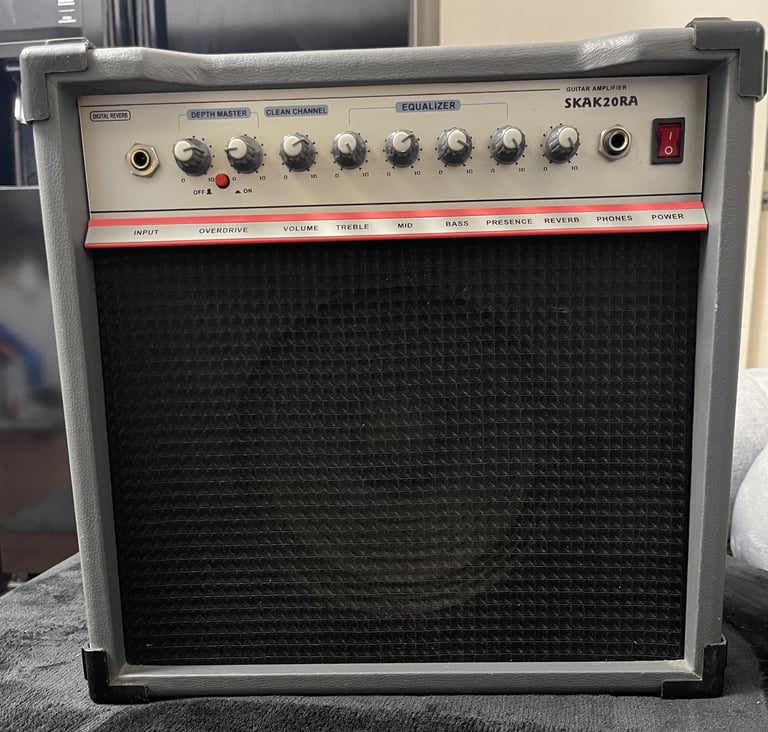 Sound King SKAK20RA, 2 chan., 4-Band Eq., effects loop, digi. Reverb. Nice!