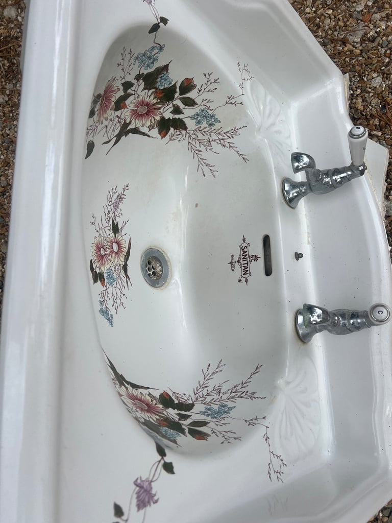 FLoral Sanitan Basin and Taps