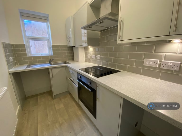 1 bedroom flat in Fernwood Court, Bournemouth, BH1 (1 bed) (#2673163)