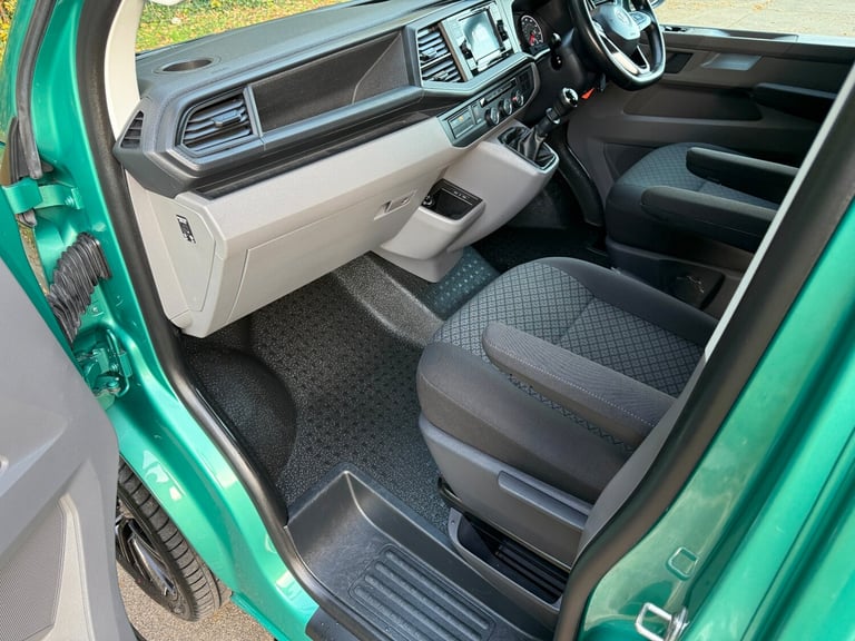 2020 VOLKSWAGEN TRANSPORTER T6.1 8 SEAT SHUTTLE SWB IN BAY LEAF GREEN - EURO