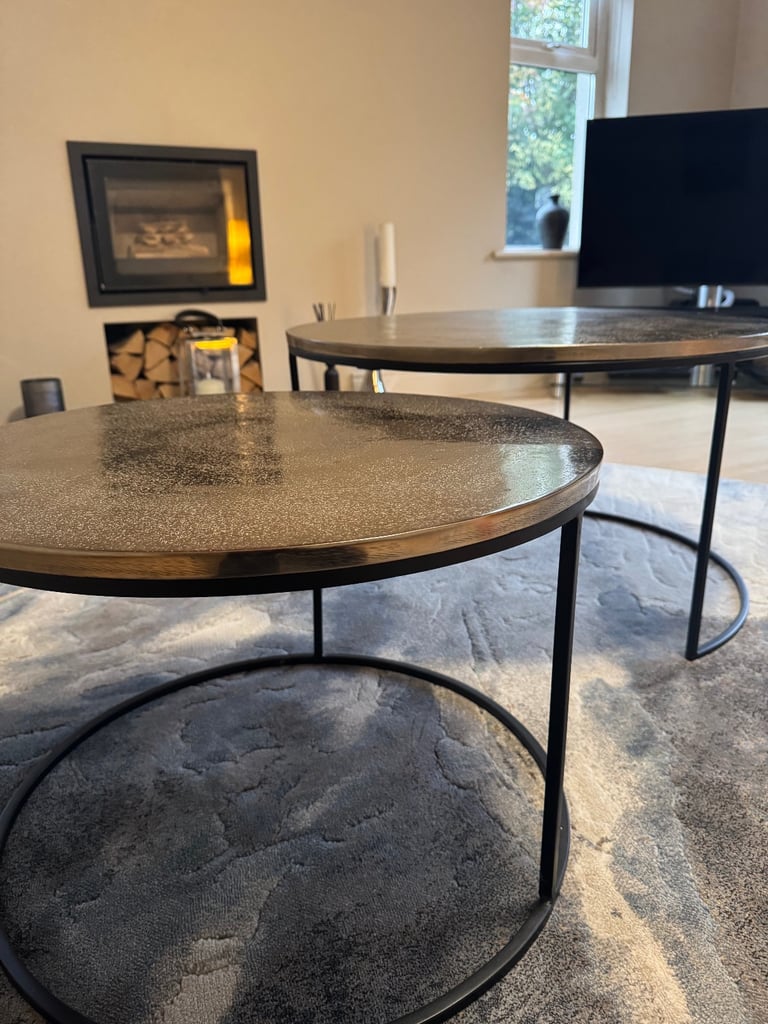Set of 2 coffee tables