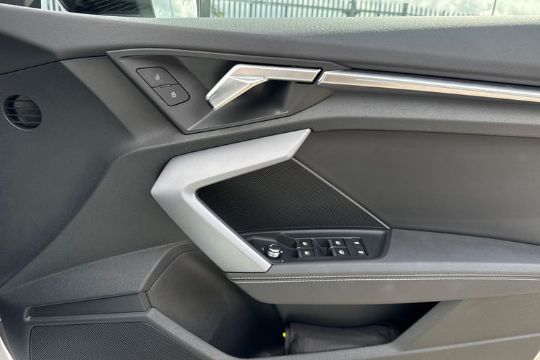 2025 Audi A3 Black Edition 35 TFSI  150 PS 6-speed Saloon PETROL Manual