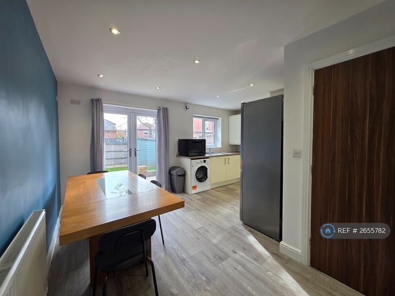 3 bedroom house in Commissioner Square, Paddington, Warrington, WA1 (3 bed) (#2655782)