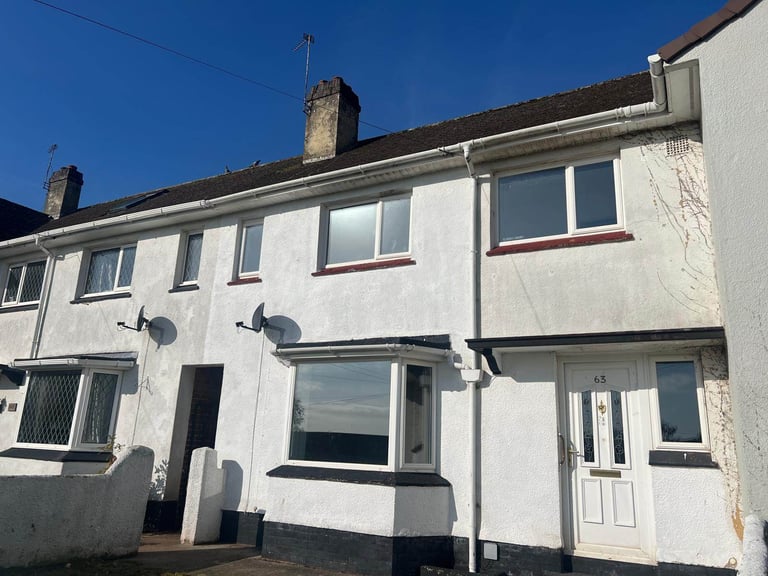 Three-bedroom family home located in the popular area of Mincent Hill.  