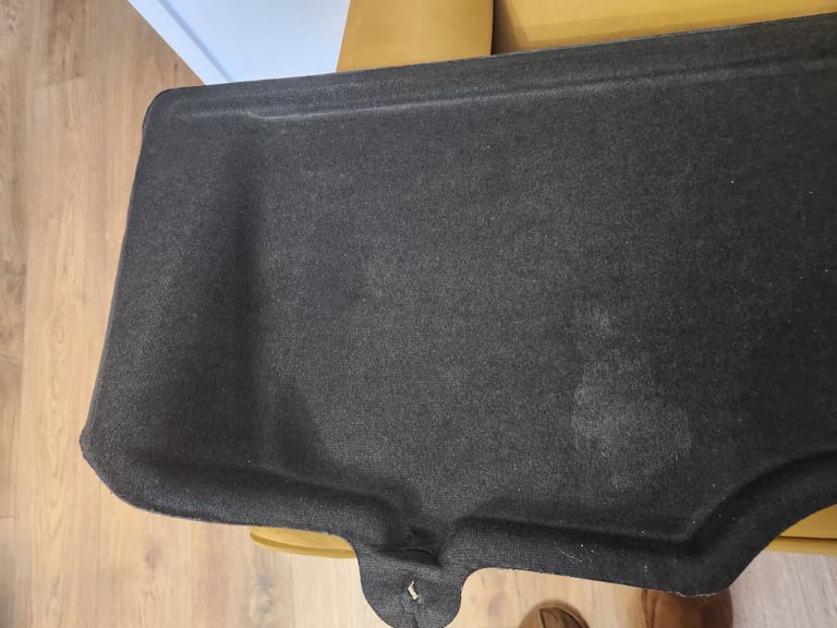 2019 (68 reg) nissan juke parcel shelf.