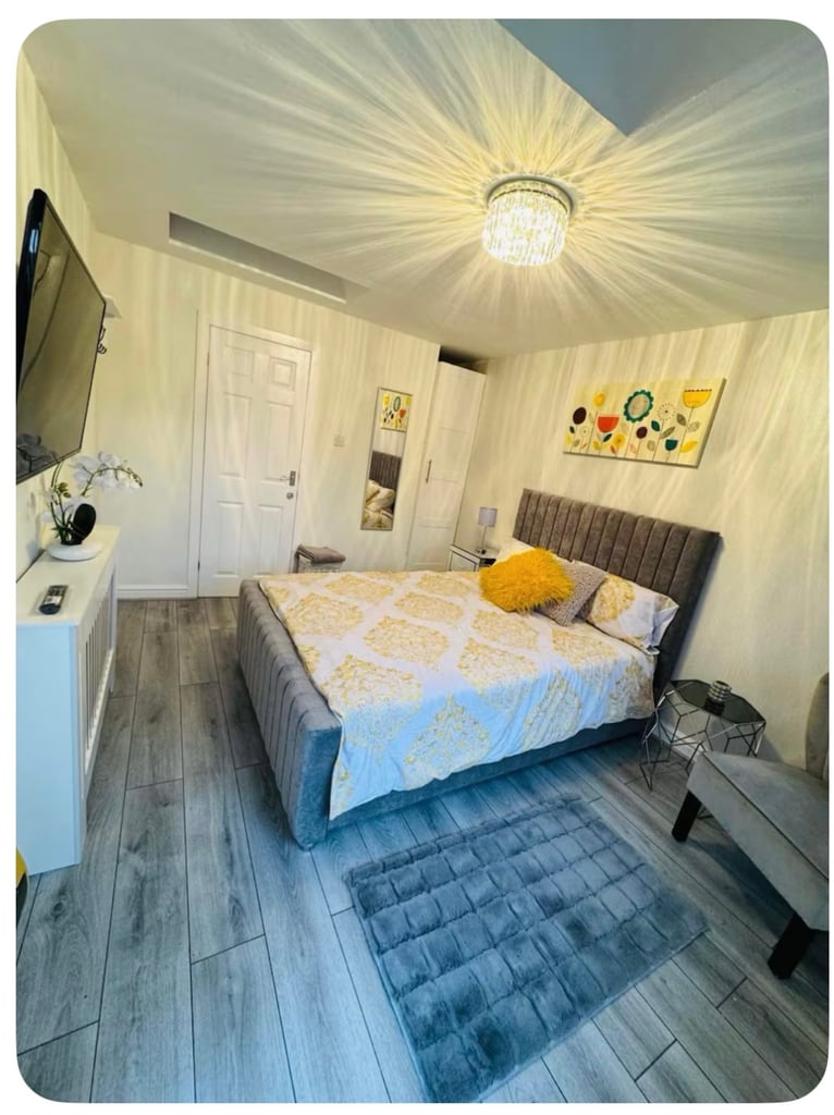 Annexe/ guest house with off street parking 