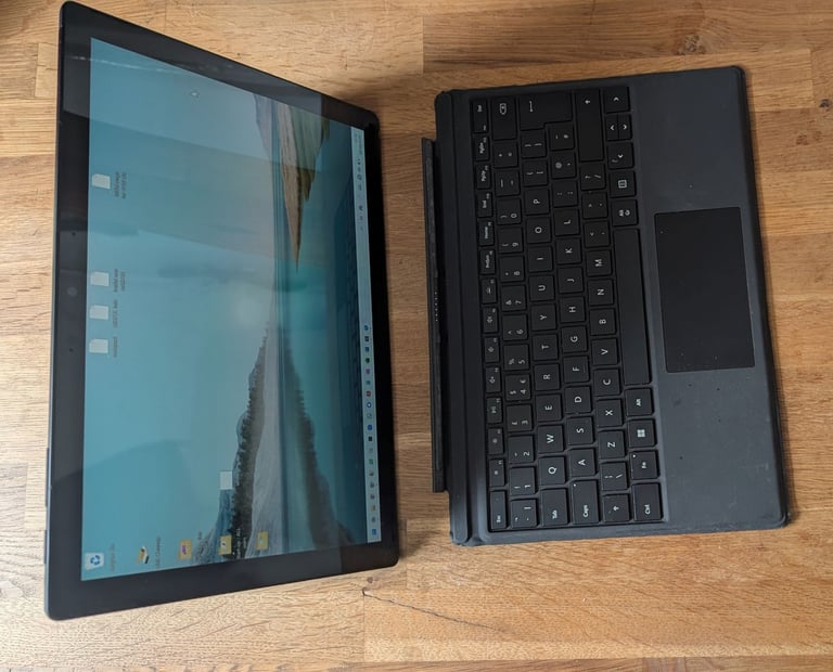 Microsoft Surface Pro 7 Plus - laptop / tablet, 8Gb 256Gb i5-1135g7 - with PSU and keyboard, VGC 