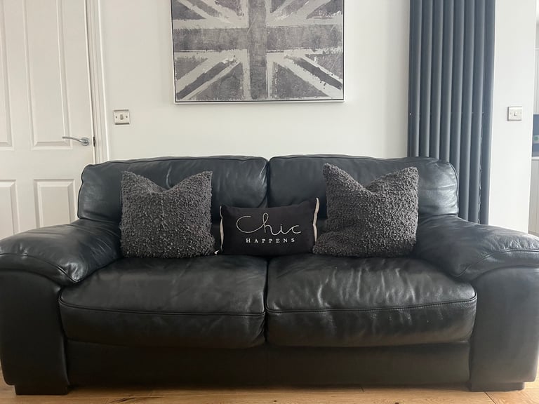 Gorgeous leather sofa 