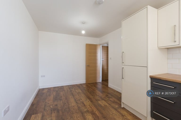 1 bedroom flat in Lincoln Road, Peterborough, PE1 (1 bed) (#2673017)