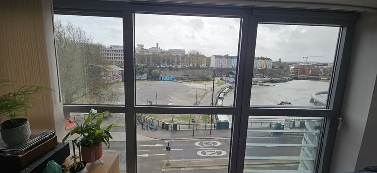 Modern city centre flatshare - Bristol