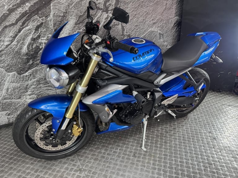 TRIUMPH STREET TRIPLE 675 2013
