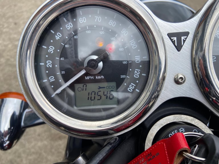TRIUMPH BONNEVILLE T100, IMMACULATE ! 