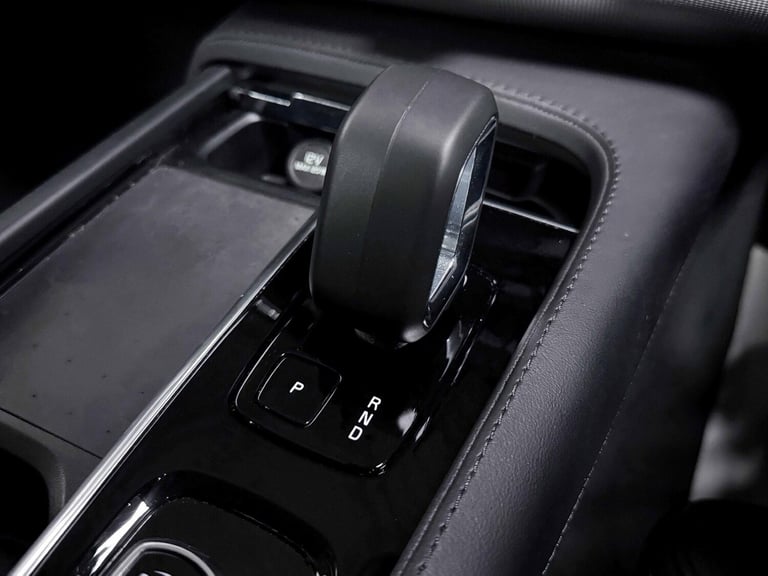 2023 Volvo XC90 Core Bright T8 (455 hp) ESTATE Petrol/Electric Hybrid Automatic