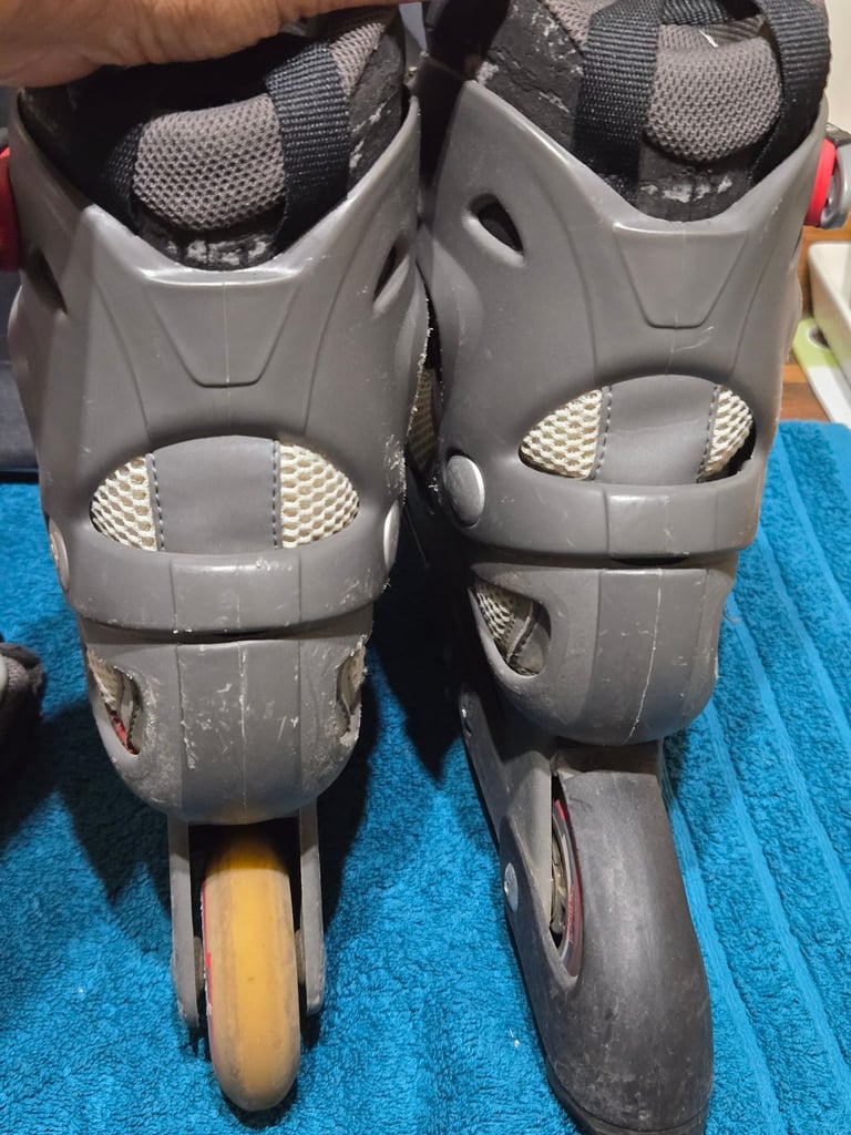 Decathlon UK6 Black Grey Inline Skates with Lemonade Bag and Protection Gear