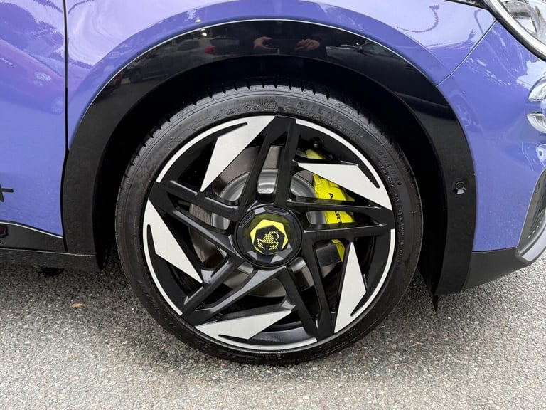 2025 Abarth 600e 54kWh Scorpionissima SUV 5dr Electric Auto (280 ps) Hatchback Electric Automatic