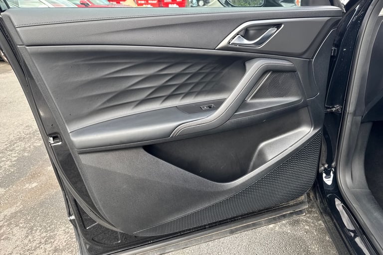 2025 MG MG HS 106287 Hatchback Petrol Automatic