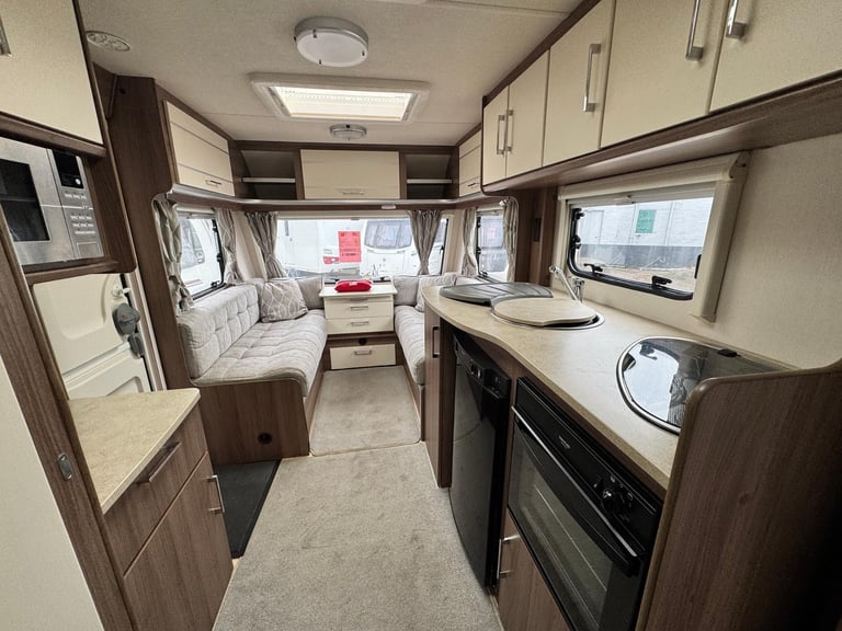 LUNAR VENUS 570/4 2017 MODEL 4 BERTH FIXED ISLAND BED TOURING CARAVAN