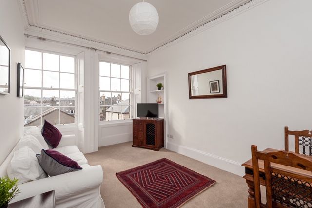 Beautiful dbl room in fully furn newly refurb flat