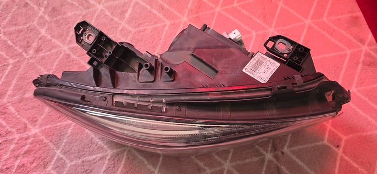 MERCEDES CLA HEADLIGHT DRIVERS SIDE XENON C117 2013
