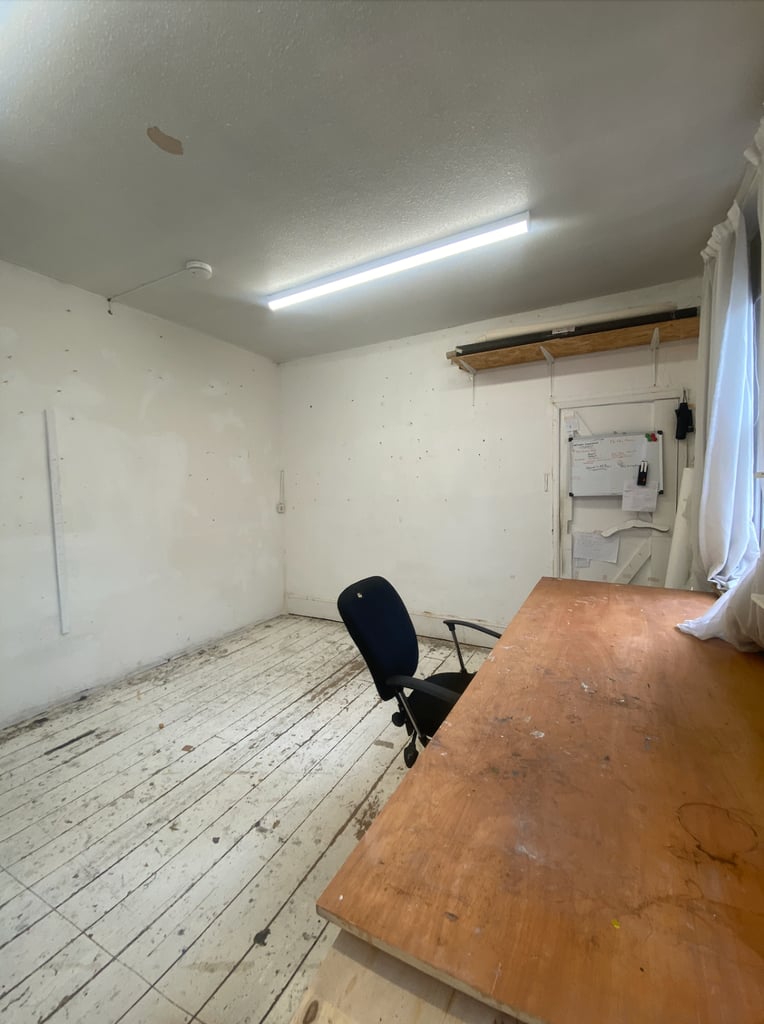 beautiful art studio - short term let. Available now till 30th Sept