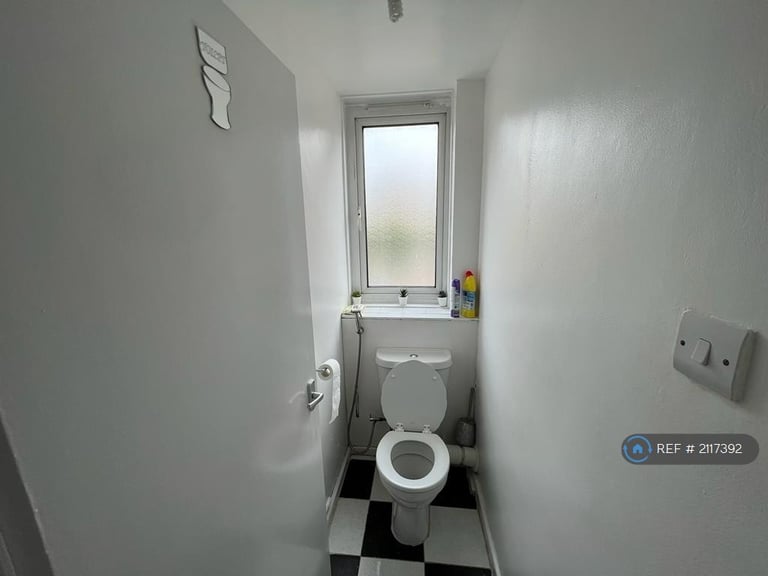 3 bedroom flat in Glebelands Road, Feltham, TW14 (3 bed) (#2117392)