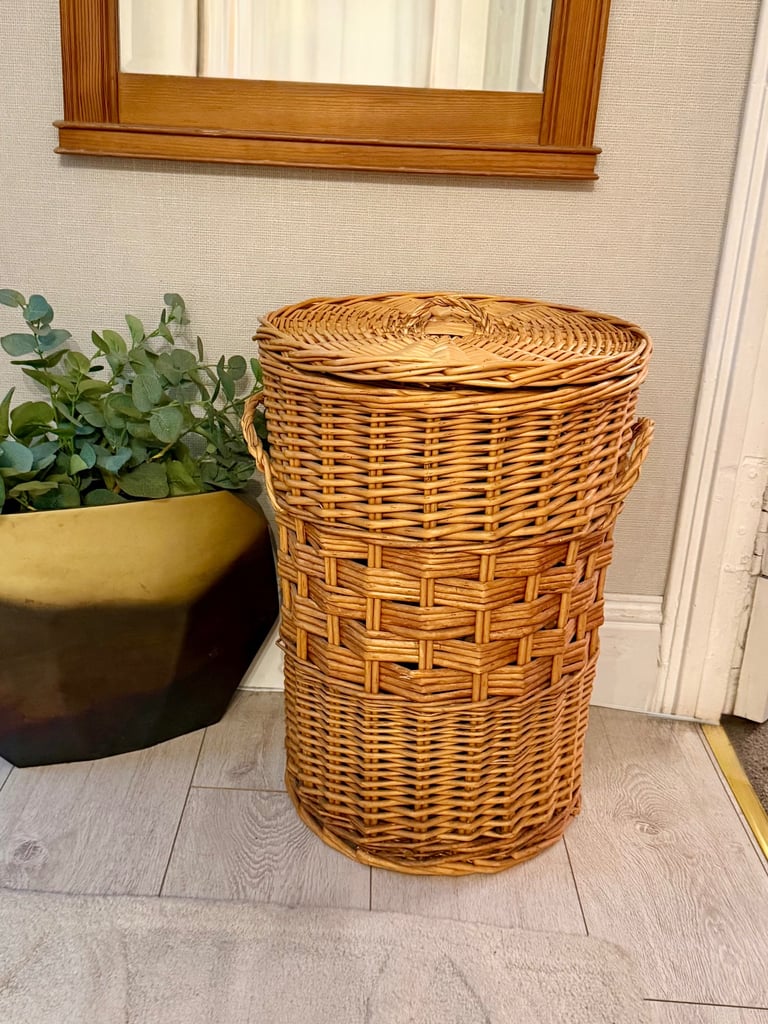 Wicker laundry basket with handles & lid