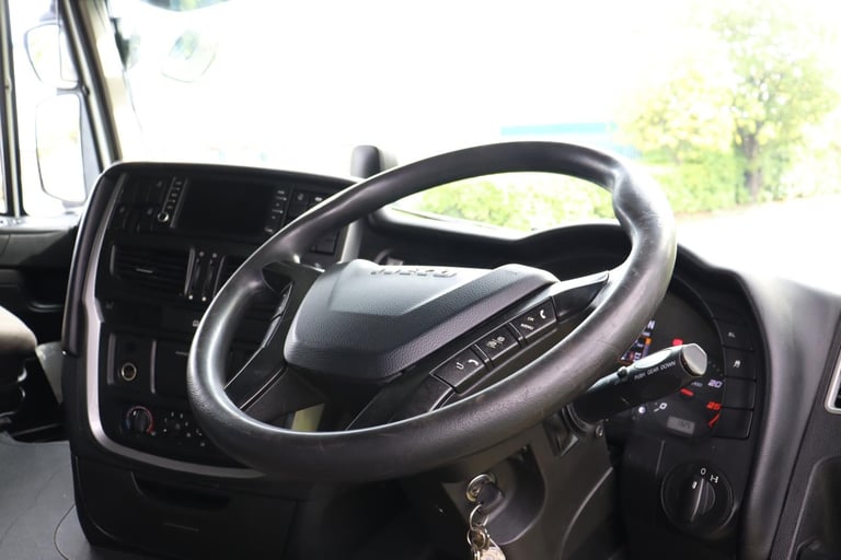IVECO STRALIS 460 HI-WAY 6X2 MIDLIFT TRACTOR UNIT (2017)