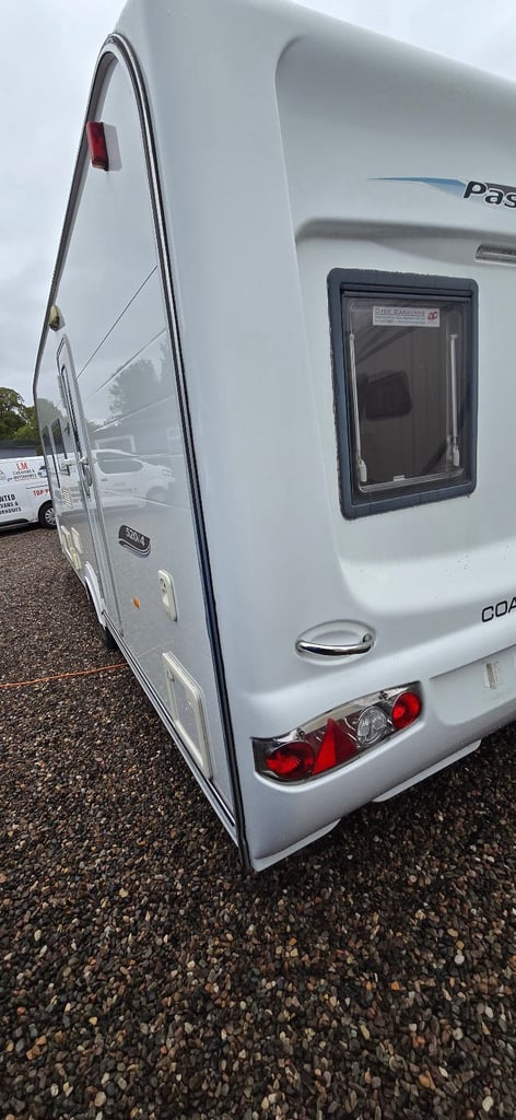 Coachman pastiche 524/4 berth 2011 motor mover fantastic condition large end bathroom