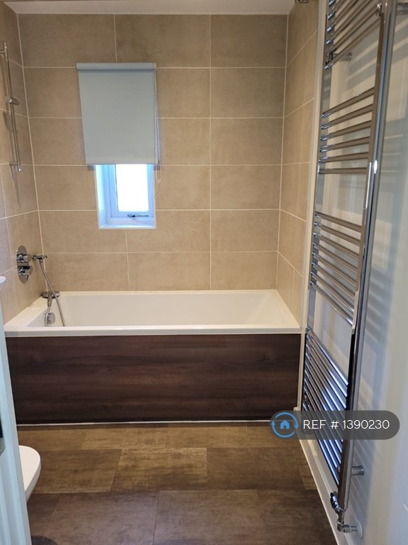 2 bedroom flat in Dakota Drive, Chatham, ME4 (2 bed) (#1390230)