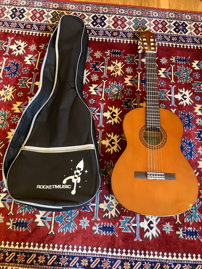 image for 3/4 size Yamaha CS40 guitar