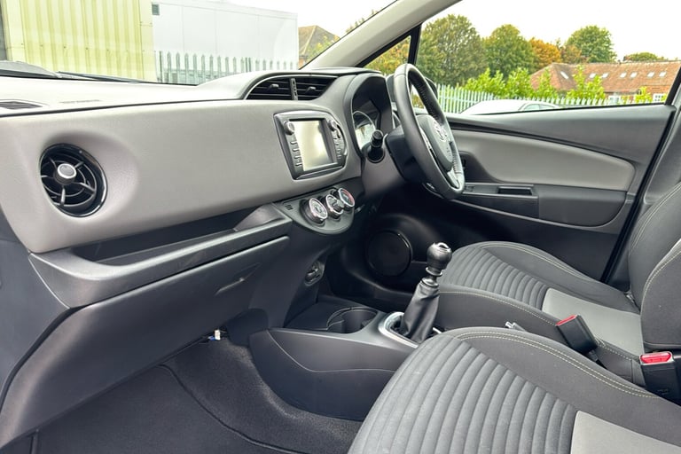  Toyota Yaris 1.5 Vvt I Icon Hatchback 5dr Petrol Manual Euro 6 111 Ps Petrol