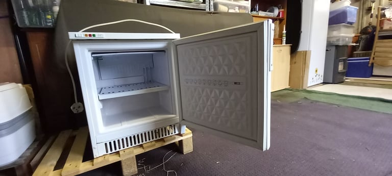Table top freezer