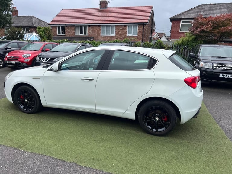 2011 Alfa Romeo Giulietta 1.4 TB MultiAir Lusso Euro 5 (s/s) 5dr HATCHBACK Petrol Manual