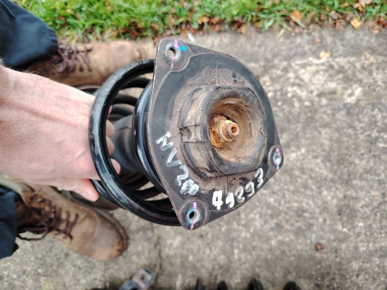 Nissan Nv200 front strut shock absorber assembly both