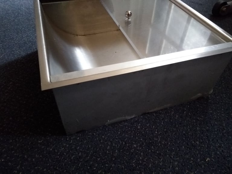 in counter cash/document transfer trays security