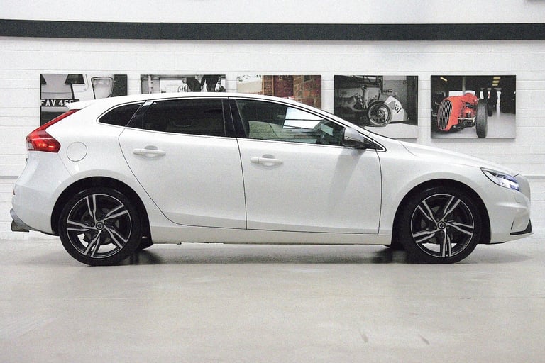 2017 Volvo V40 2.0 T2 R-Design Nav Plus Euro 6 (s/s) 5dr HATCHBACK Petrol Manual