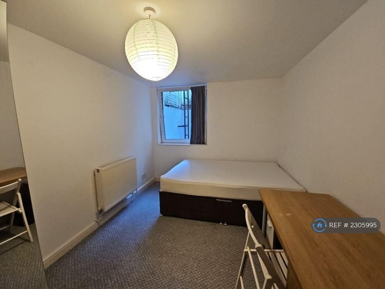 3 bedroom flat in St. Ronans Road, Southsea, PO4 (3 bed) (#2305995)