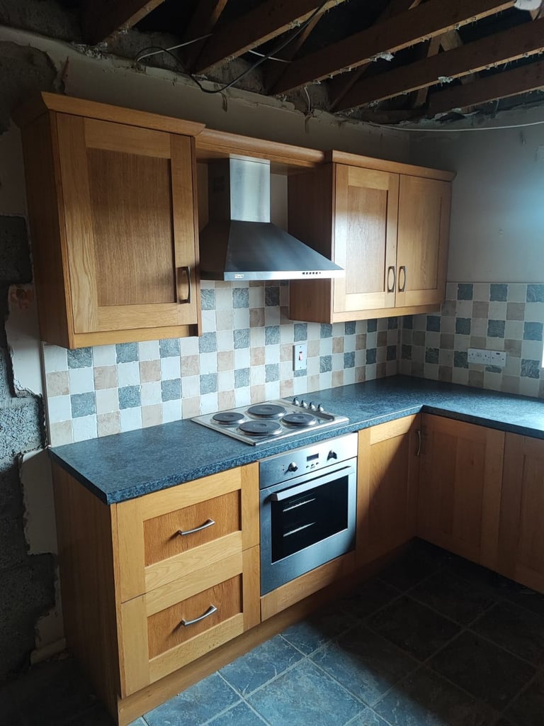 Oak Shaker Style Full Kitchen