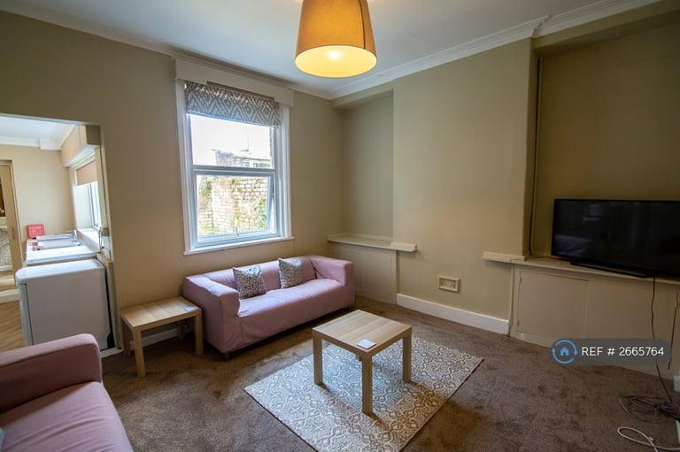 7 bedroom house in Brackenbury Road, Preston, PR1 (7 bed) (#2665764)