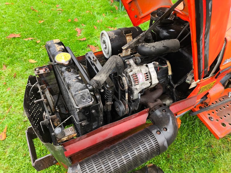 Kubota B1750 mini tractor 