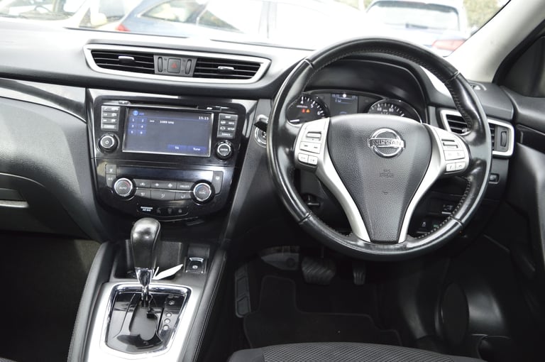2016 Nissan Qashqai 1.2 DiG-T N-Connecta 5dr Xtronic 2016 3 OWNER SAT NAV AUTO HATCHBACK Petrol A...