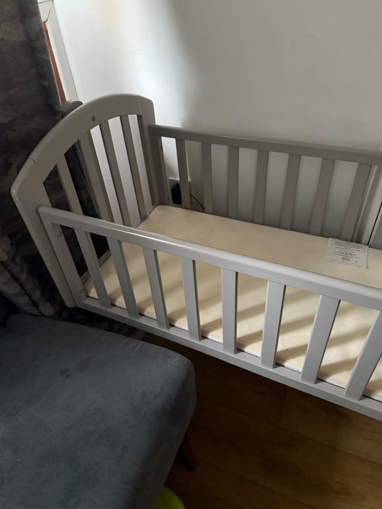 image for Baby Sophie Swinging Crib