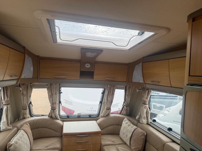 2008 Swift Conqueror 645 Fixed island  bed with new mattress