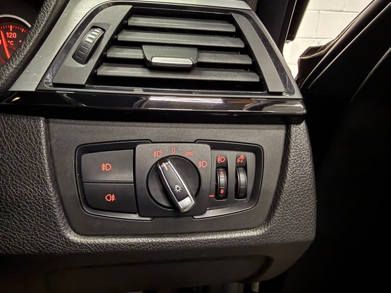 2018 68 BMW 318i 1.5 SPORT PETROL AUTOMATIC 134BHP BLACK EURO 6