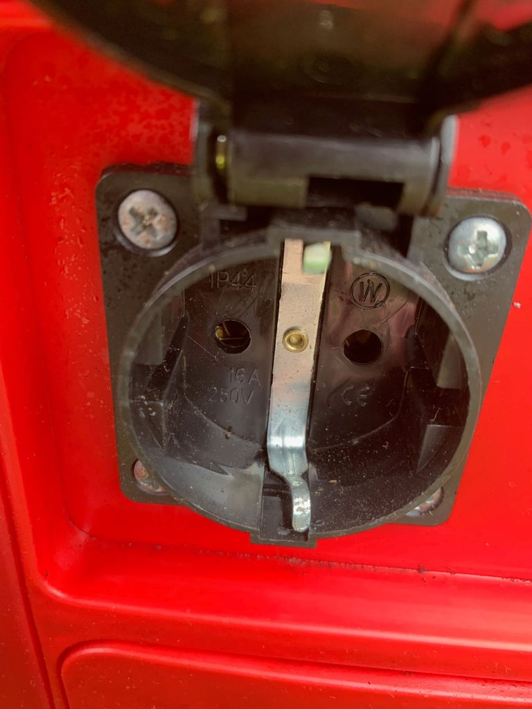 Petrol Generator, Inverter Suitcase Type, Fantastic Condition, 2500w Output, Ready to Use!